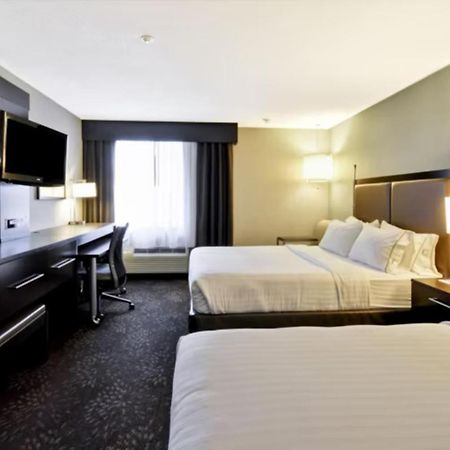 Holiday Inn Express Romulus / Detroit Airport By Ihg Exterior photo