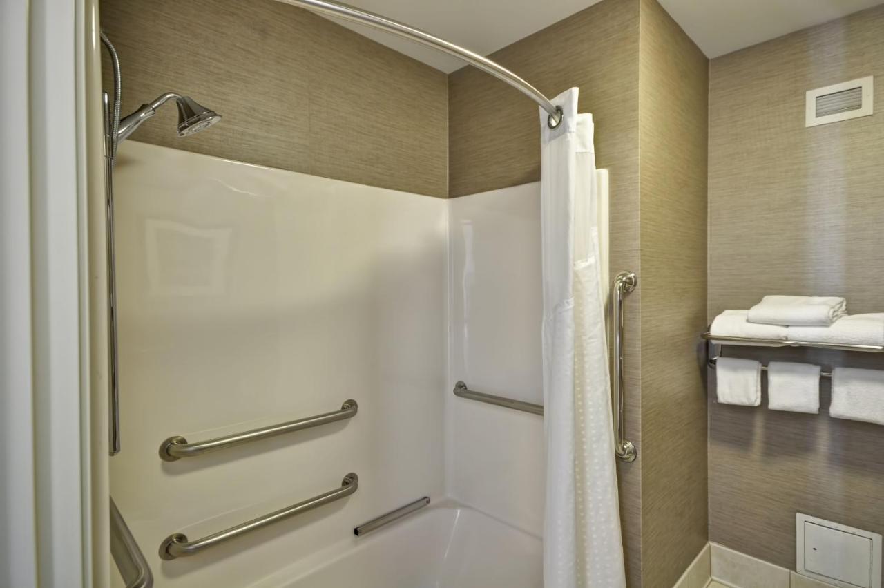 Holiday Inn Express Romulus / Detroit Airport By Ihg Exterior photo