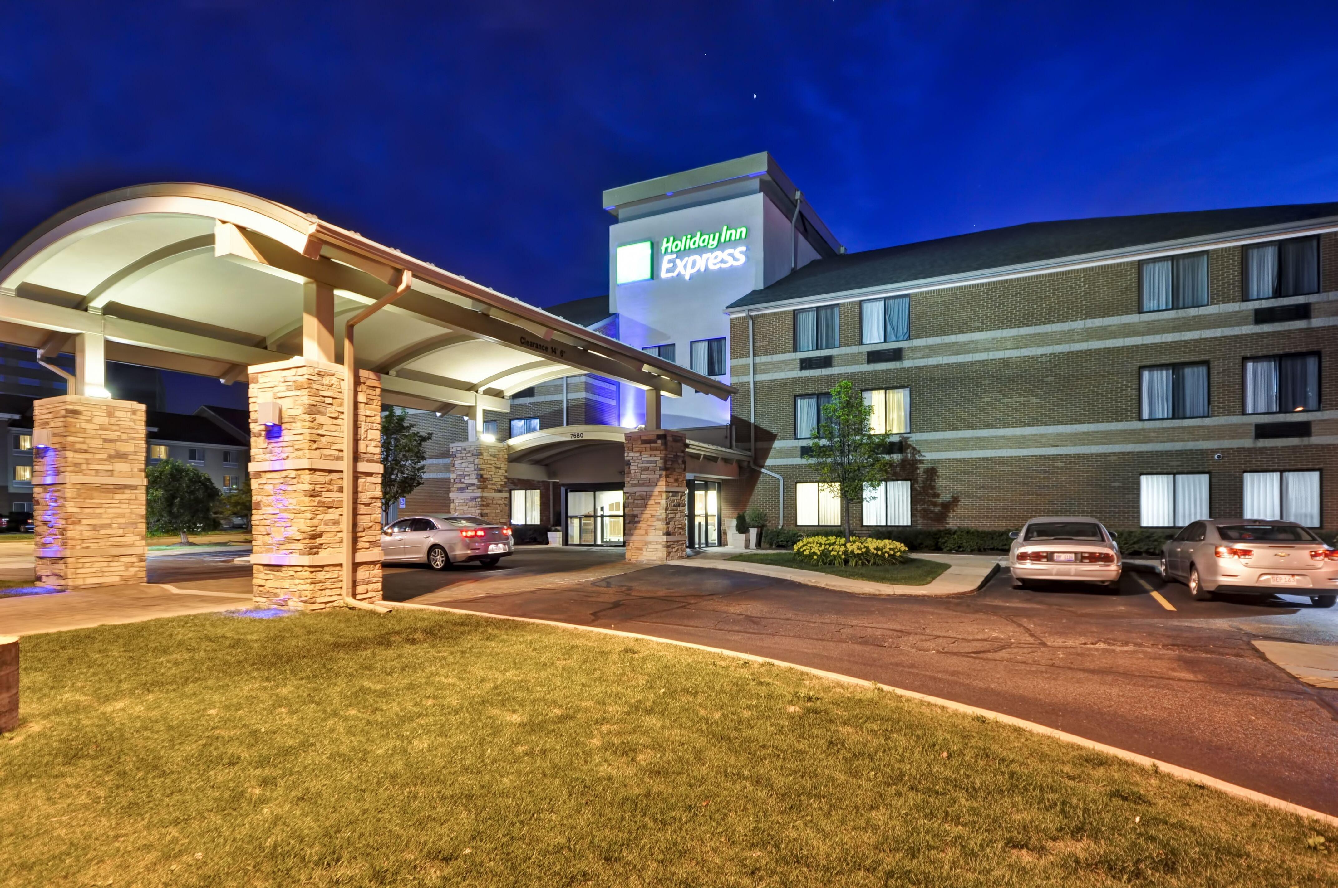 Holiday Inn Express Romulus / Detroit Airport By Ihg Exterior photo