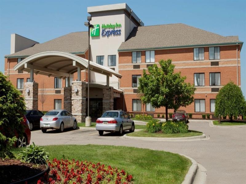 Holiday Inn Express Romulus / Detroit Airport By Ihg Exterior photo