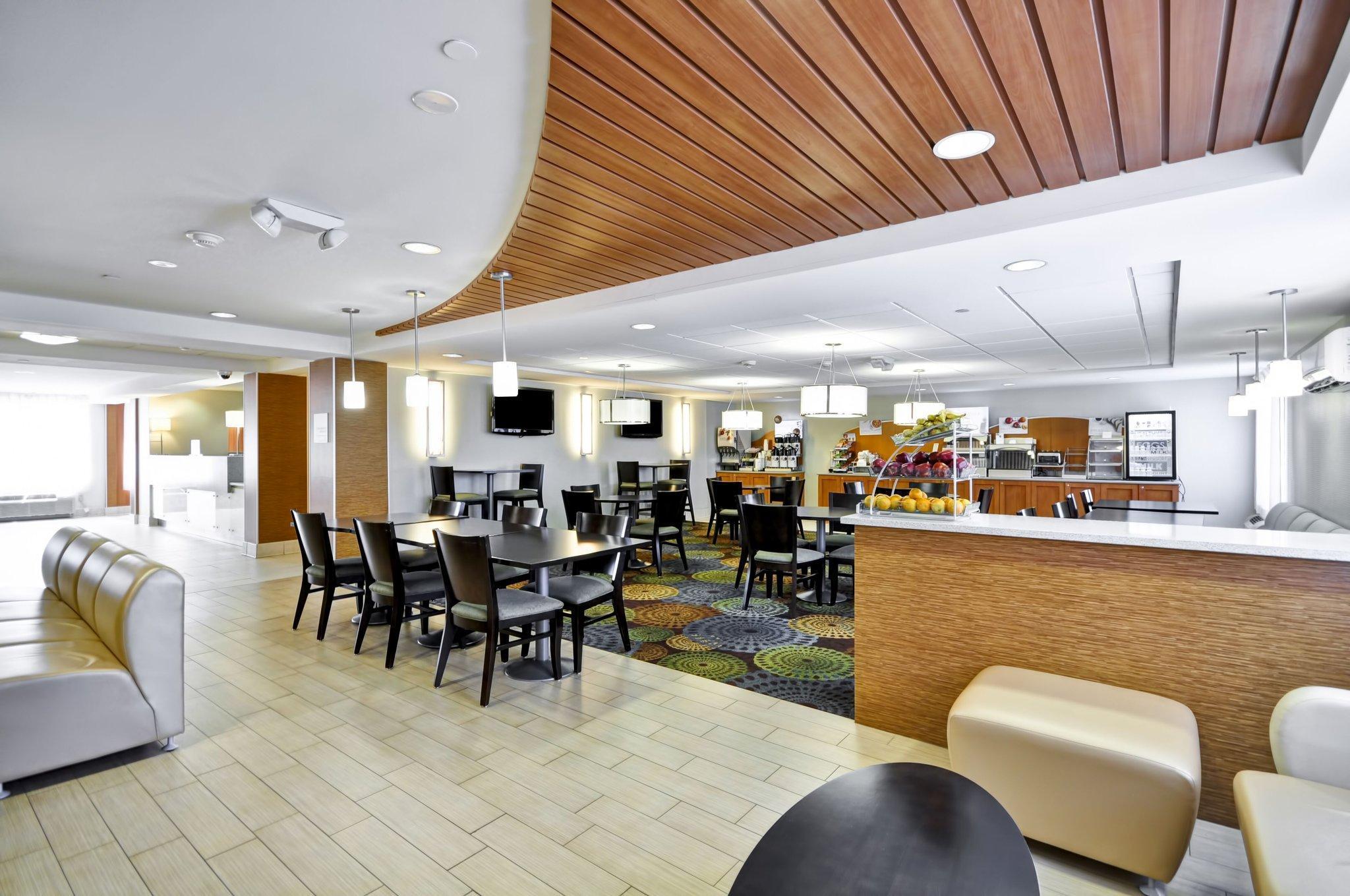 Holiday Inn Express Romulus / Detroit Airport By Ihg Exterior photo