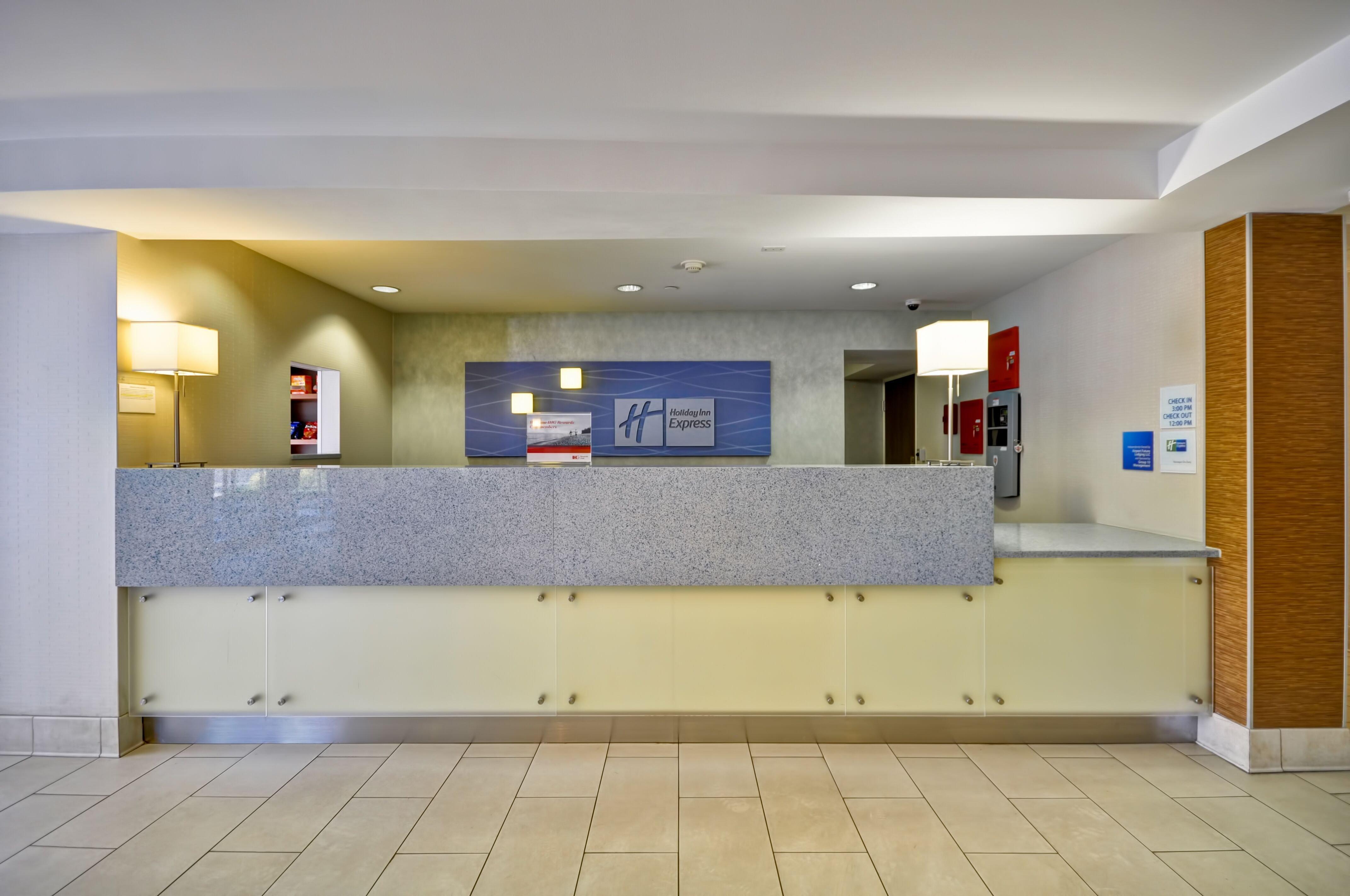 Holiday Inn Express Romulus / Detroit Airport By Ihg Exterior photo