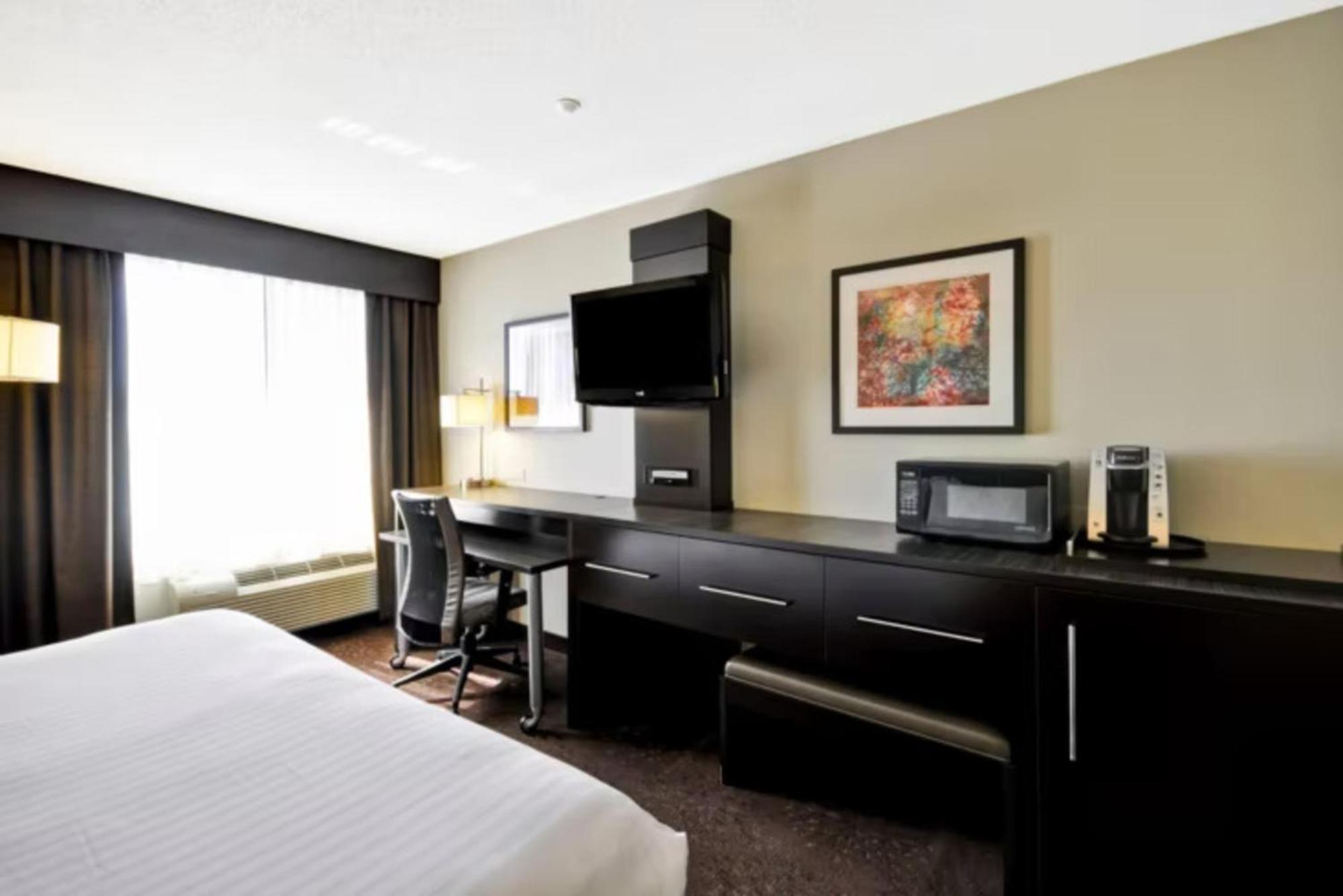 Holiday Inn Express Romulus / Detroit Airport By Ihg Exterior photo