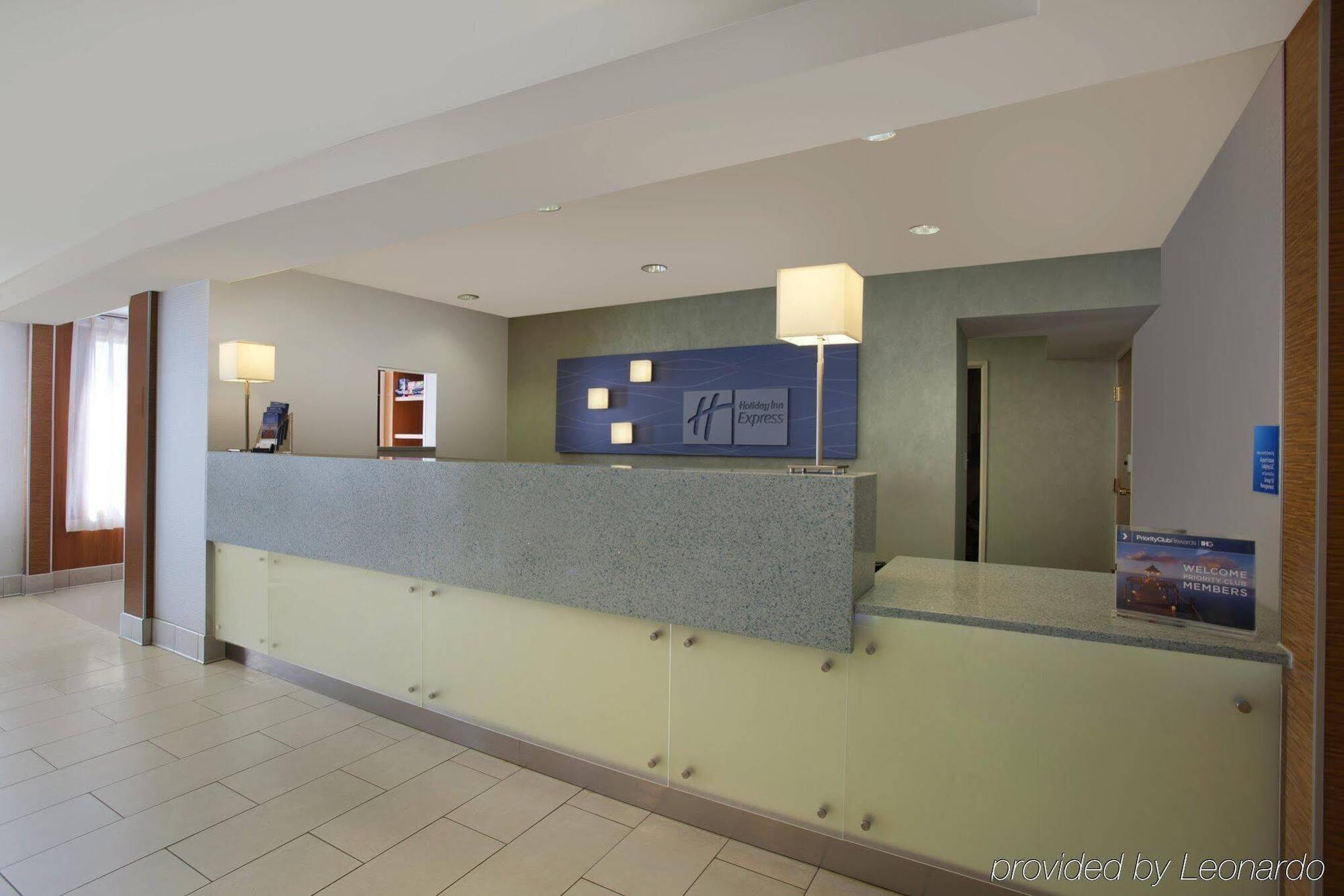 Holiday Inn Express Romulus / Detroit Airport By Ihg Exterior photo