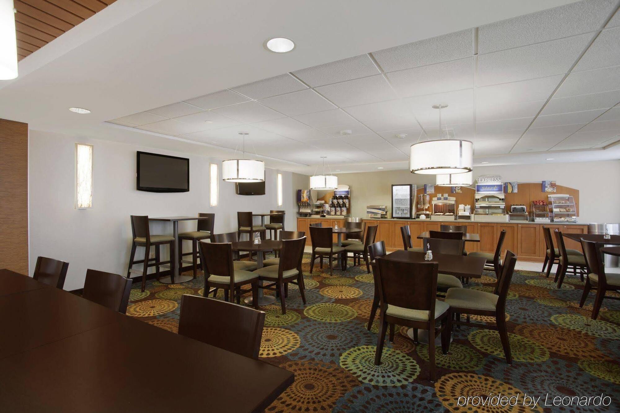Holiday Inn Express Romulus / Detroit Airport By Ihg Exterior photo